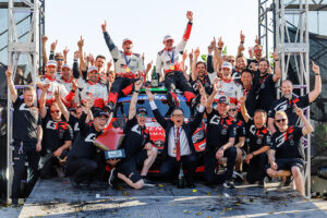 WRC-Rallly de Japón: EVANS SELLÓ SU VICTORIA Y ES MÁS LÍDER. TOYOTA OCUPÓ LOS CUATRO PRIMEROS LUGARES.