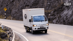 NUEVO CAMIÓN LIGERO JAC X300: MAYOR TORQUE Y LARGO CARROZABLE DEL SEGMENTO